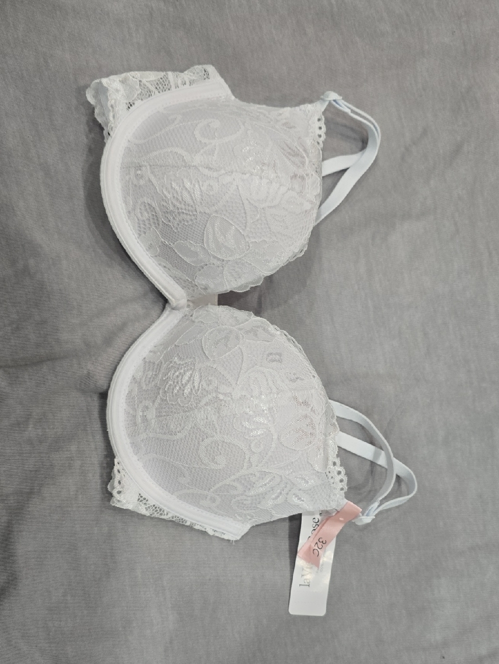 La Vie En Rose White Lace Underwire Bra